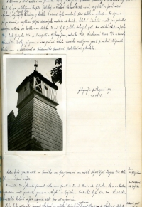 Dobová fotografie poškozené věže kostela z roku 1945
