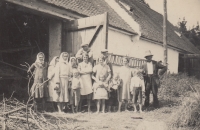 Jaroslav Pánek (second from the left) with his mother at the Dehetník manor for work, circa 1934