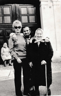 On the left Zdenka Burešová with her husband Antonín Bureš in 1976