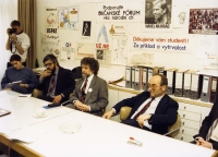 1990 - schůze Občanského fóra (Egon Ditmar, Alois Strnad, Ivan M. Havel)
