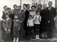 Rodinná oslava 1976, pamětník vpravo