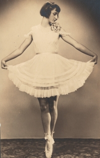 Eva Okenfusová, 1939
