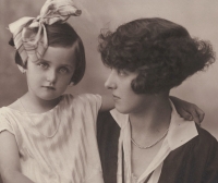 Eva with her mother, 1928