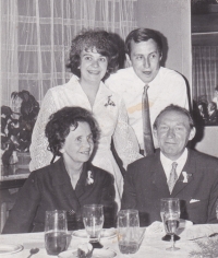 Iva Bejčková se svým manželem Vlastimilem, maminkou Věrou a tatínkem Bohuslavem 
