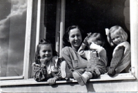 Štěpánka Drkalová se svými dcerami