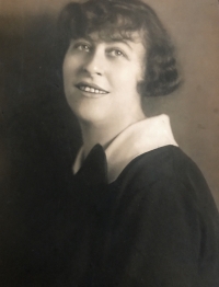 Stará mama Gabriela Stark 