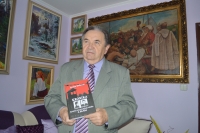 Leonid Dohovich with his book on imprisonment in Soviet camps