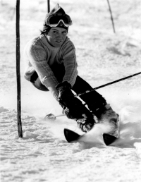 Olga Charvátová doing slalom, 1973 (2)