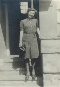 Evina maminka za války v Tišnově, 1943
