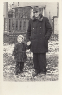 Hanka Čejková s dědečkem, 1954