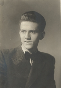 Jan Sklenář, bratr Jiřího Sklenáře. Oba byli strýcové Evy Galleové, Praha 1944