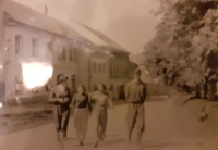 Eva (první zleva) na letní brigádě, Rožmberk - Vyšší Brod 1955