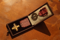 Československý válečný kříž 1939 - 1945 a Pamětní medaile československé armády v zahraničí udělené matce a tchánovi.