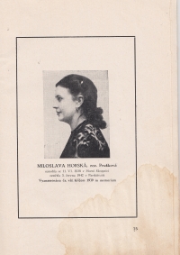Maminka pamětnice, foto z knihy, která byla věnována rodinným pozůstalým