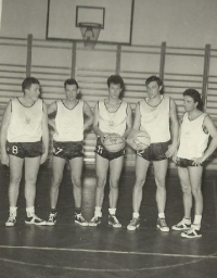 TJ Jičín basketball team - Jaroslav Veselý is centered

