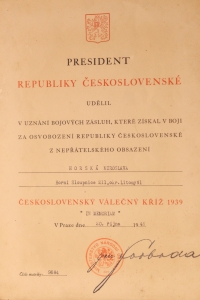 Diplom k Československému válečnému kříži 1939 - 1945 udělený Miroslavě Horské in memoriam.