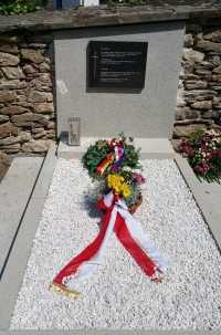 Symbolic grave of victims of the prison camps for Germans in Stonařov after World War II