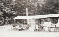 Tábor 233. oddílu ve Šluknově, jídelna a kuchyň, rok 1969