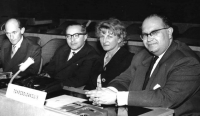 Dr. Běhal vpravo, mezinárodní rozhlasová univerzita, Paříž 1958