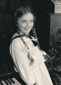 Dobový portrét Kateřiny Adámkové z roku 1957