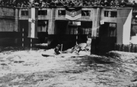 Mezinárodní utkání vodních slalomářů v Sprembergu (NDR), Dalibor Matějů dělá zadáka, 1966