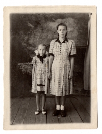Сестри Богдана та Лаврентія Таланчуки на спецпоселенні, 1950-ті роки