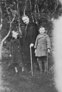 Oldřich Vašák on the left with his father František and his brother Milan