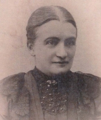 Prababička Anna, roz. Helclová (1880)