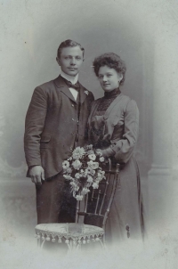 Dědeček Otakar s babičkou Antonií (1903)