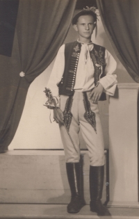 Karol Bartek v súbore v Nemšovej, 1946