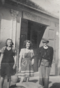 Vincenc Novák with his sister and aunt