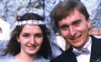 Pavel Štrobl s manželkou Ladou, rozenou Harcubovou, ve svatební den (1988)
