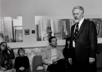 Zahájení výstavy Josefa Hampla, na snímku Ján Šmok (1984)