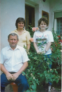 1989 s manželkou a dcerou