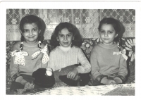 Elena Cinová (vpravo) so sestrou a sesternicou