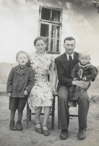A family photo from 1946 when Václav Herout is sitting on his father's lap 

