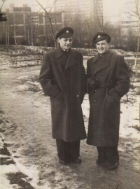 Jindřich Káňa (vlevo), období studií na Baťově škole práce ve Zlíně