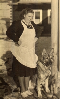 Marie Mikulcová, maminka pamětnice