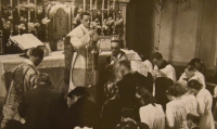 Primice 4. června 1944, Karel Exner při bohoslužbě