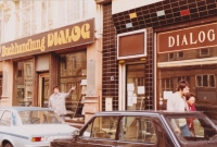 Moving of Dialogue exile bookshop, Frankfurt am Main, 1984