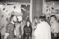 Kamil Miroslav Černý (vlevo) na prostestní akci Mírového klubu Johna Lennona za propuštění Oty Veverky, Praha, podzim 1989