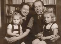 Lydie a Bohumil Procházkovi s dcerami, 50. léta 