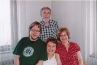 Marta a Pavel Holekovi se svými dětmi, Matoušem a Noemi