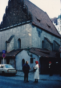 Miloš in front of the Old New Synagogue with an American client, 1988	