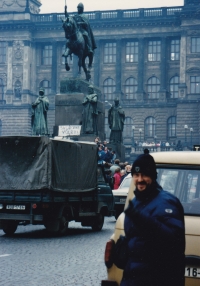 Miloš na Václavském náměstí, listopad 1989