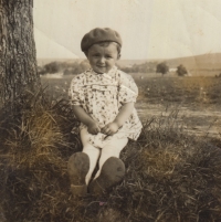 Zdenka Bujnová ve dvou letech