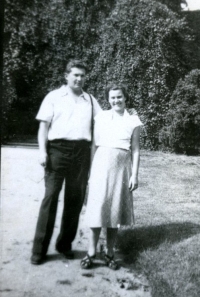 S Alešem Křehlíkem na výletě, Hluboká, 1952