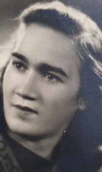 Jiřina Tschepová, manželka pamětníka, Praha 1946