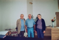 Vlastislav (vlevo) s bratrem Bořivojem a jeho ženou Marian, Praha 2002