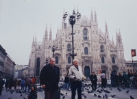Vlastislav před milánským dómem, prosinec 1996